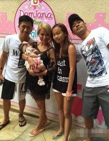 美国娱乐大亨妻子,揭秘豪门背后的传奇人生